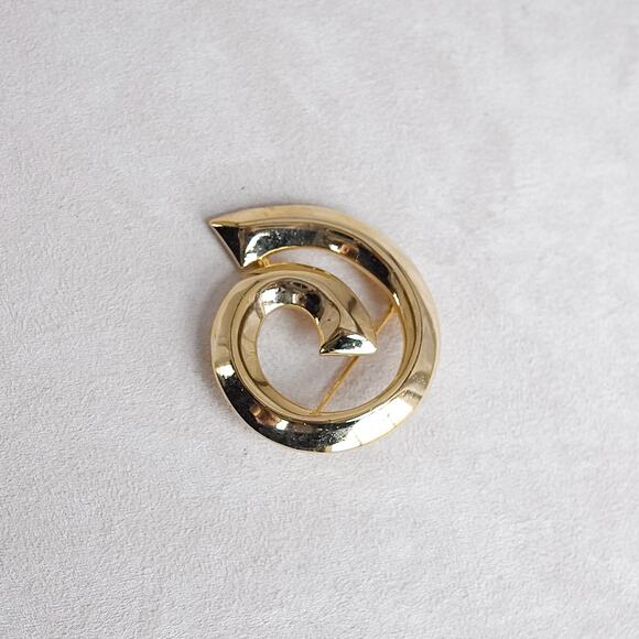 Gold-Tone Swirl Brooch Vintage Abstract Statement Piece Costume Jewelry Polished - Picture 1 of 4